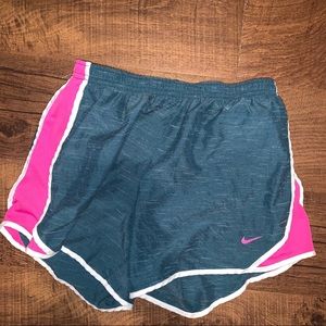 Nike girls tempo shorts